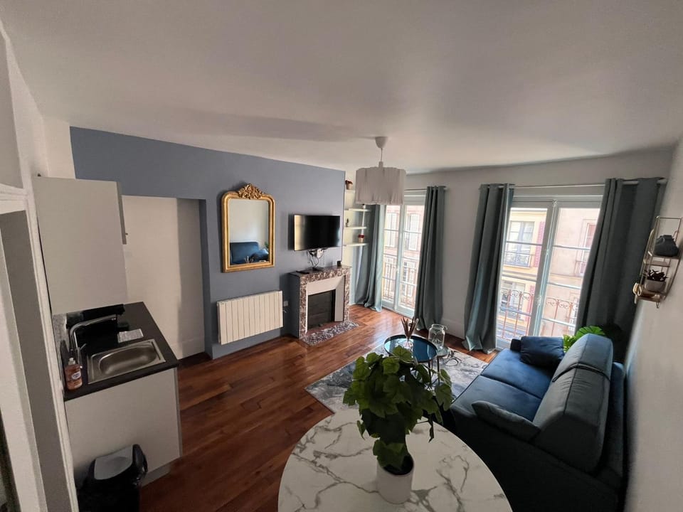 La Tour Annunziata Apartment in Versailles