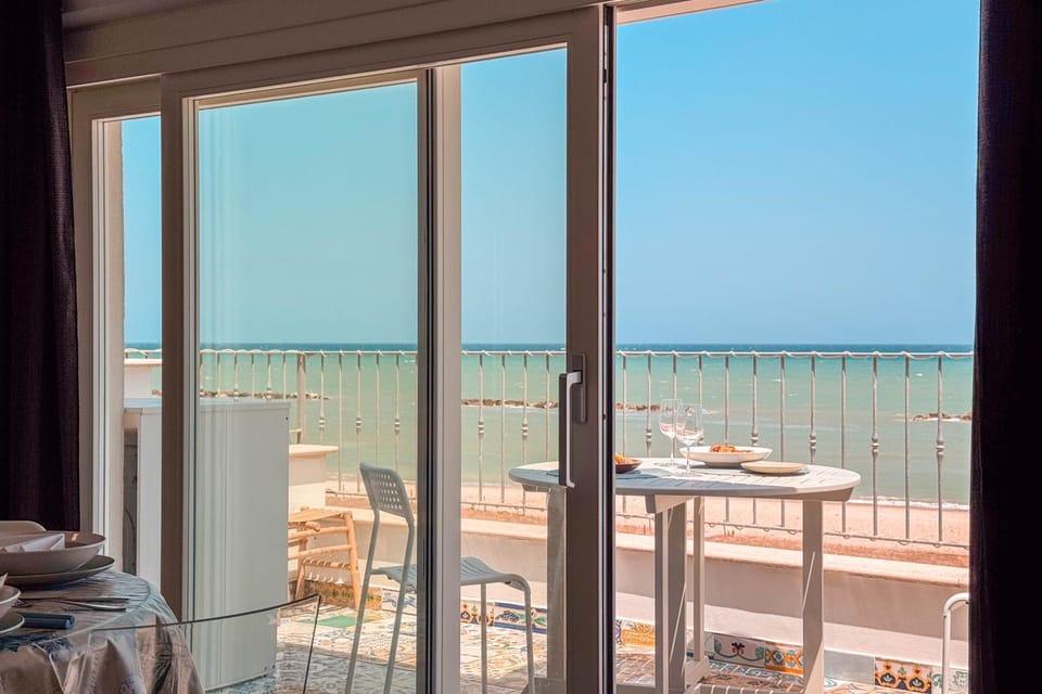 Terrazzino Frontemare Wi-Fi Free Parking Apartment in Marche