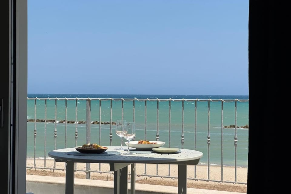 Terrazzino Frontemare Wi-Fi Free Parking Apartment in Marche