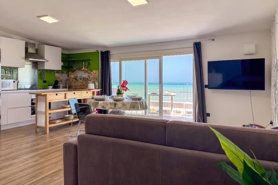 Terrazzino Frontemare Wi-Fi Free Parking Apartment in Marche
