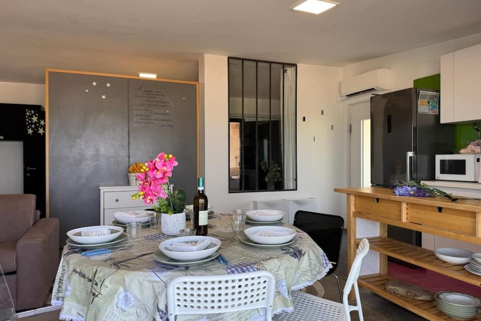 Terrazzino Frontemare Wi-Fi Free Parking Apartment in Marche