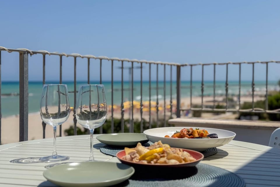 Terrazzino Frontemare Wi-Fi Free Parking Apartment in Marche
