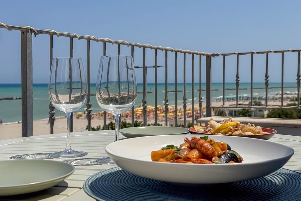 Terrazzino Frontemare Wi-Fi Free Parking Apartment in Marche