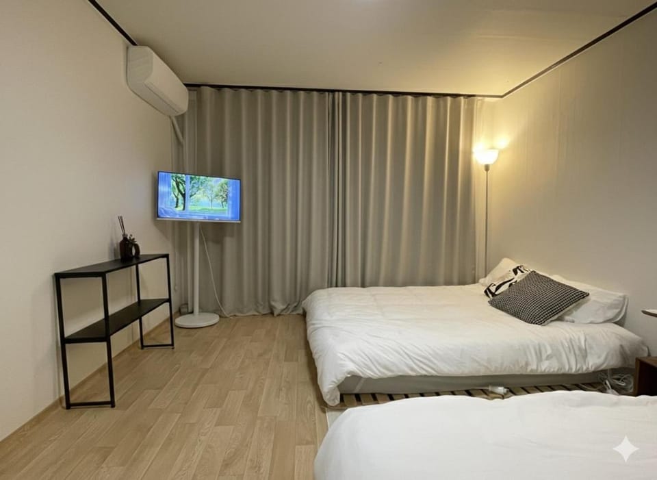Nangok Sillim KyungIn Edu Seoul National University Sindaebang Apartment in Seoul