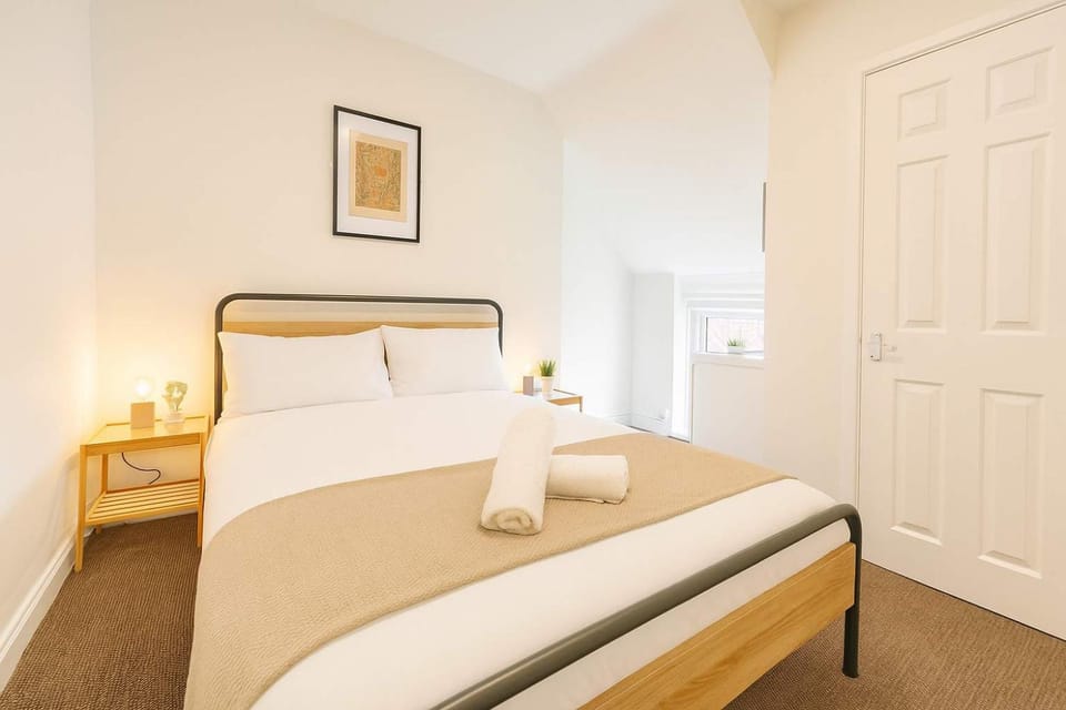 Charming Top Floor Cardiff Gem - Free Parking Apartment in Cardiff