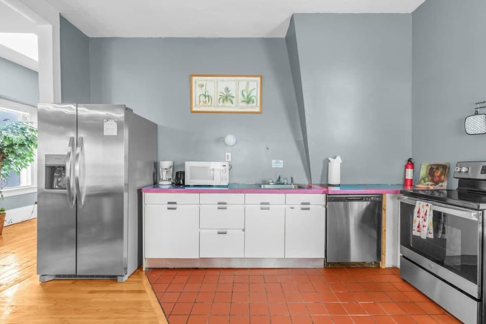 Enchanting 3BR Near Downtown Hartford Cozy & Modern with Parking Apartment in Hartford