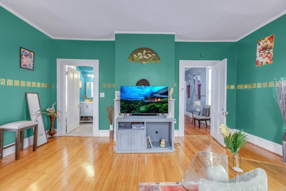 Enchanting 3BR Near Downtown Hartford Cozy & Modern with Parking Apartment in Hartford