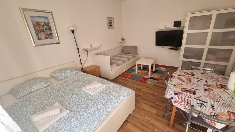 Bed, TV and multimedia