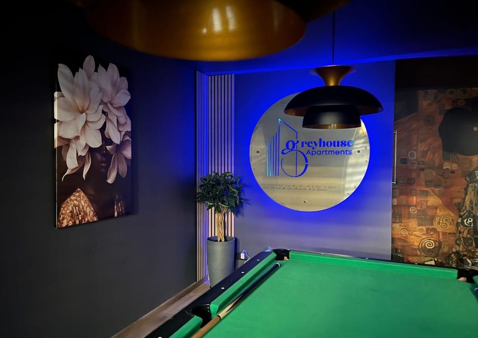 Billiard, Game Room