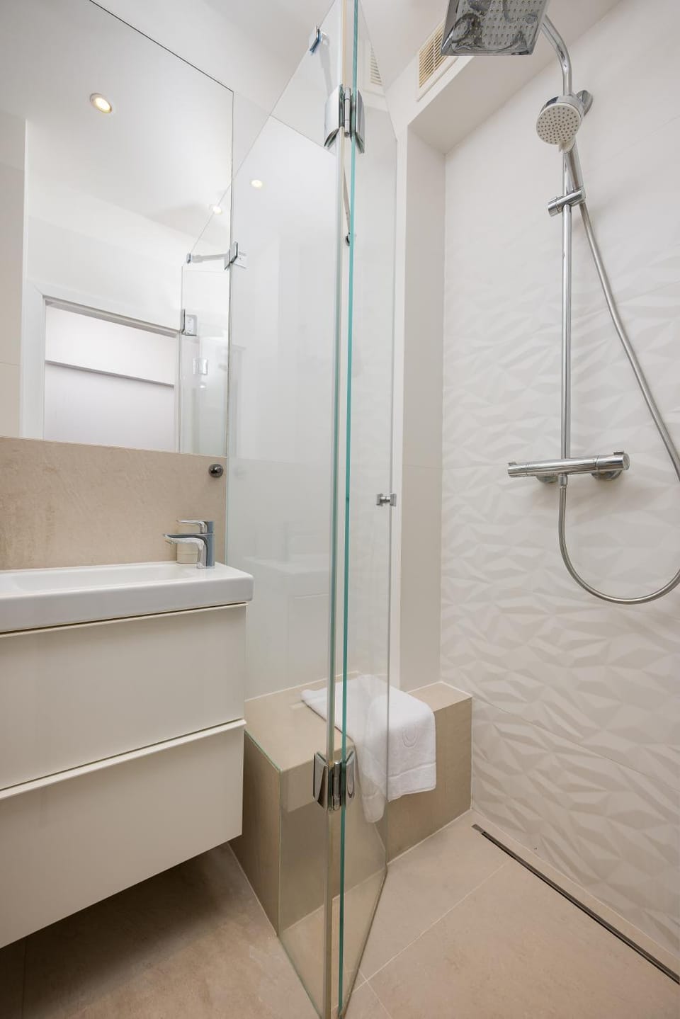 Shower, Bathroom, towels