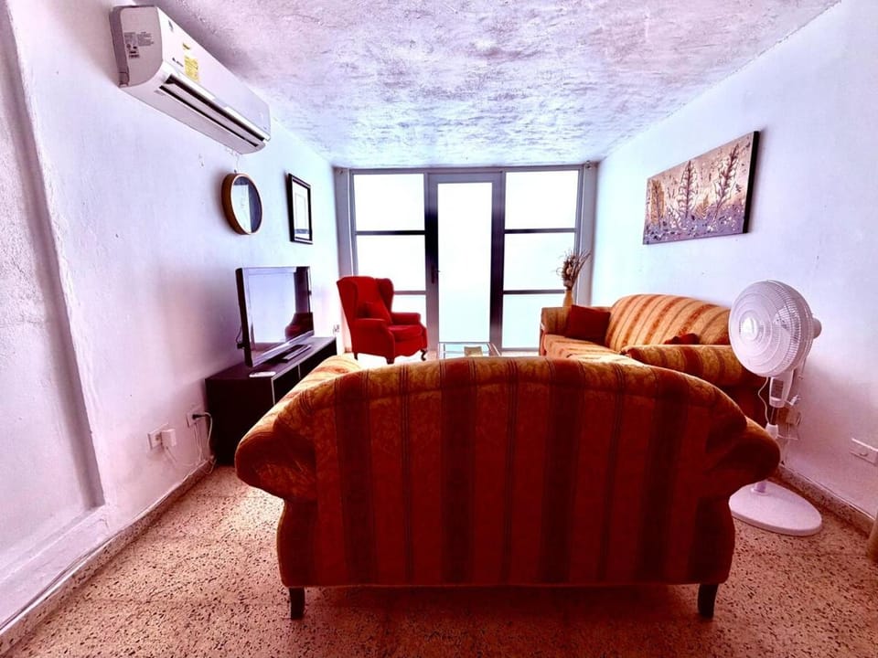 TV and multimedia, Living room, Seating area, air conditioner