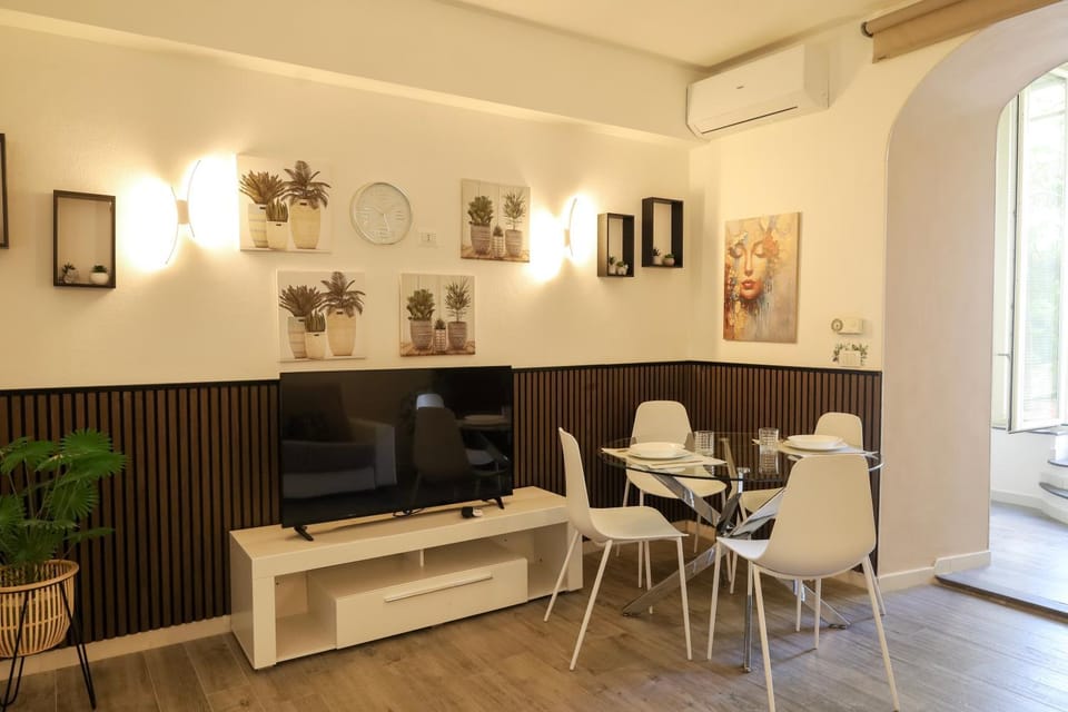 TV and multimedia, Living room, Dining area