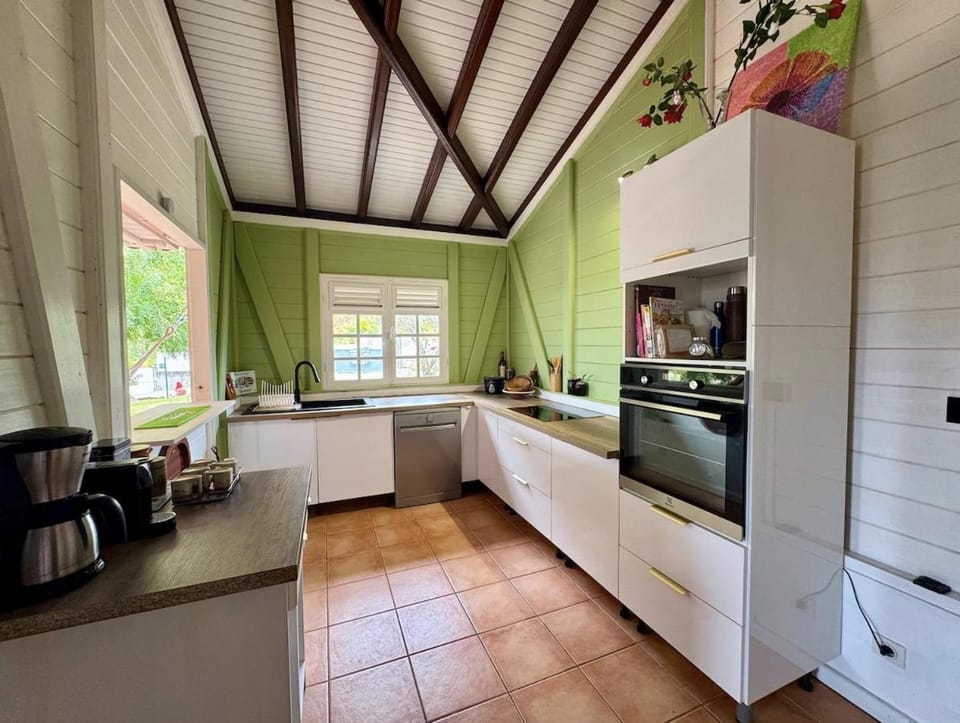Villa Ti Sable - Maison Créole Apartment in Arrondissement of Saint-Pierre