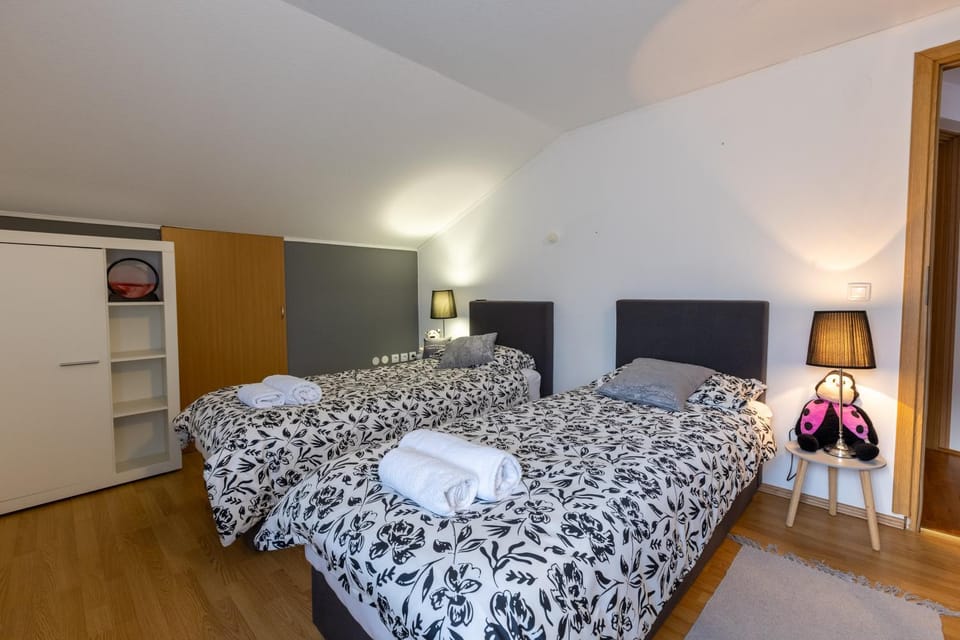 Photo of the whole room, Bedroom
