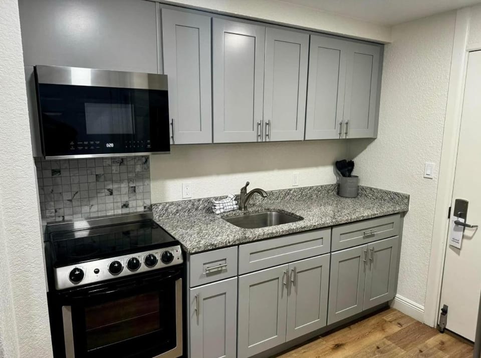 Georgian Inn Beach Club Apartment in Ormond Beach