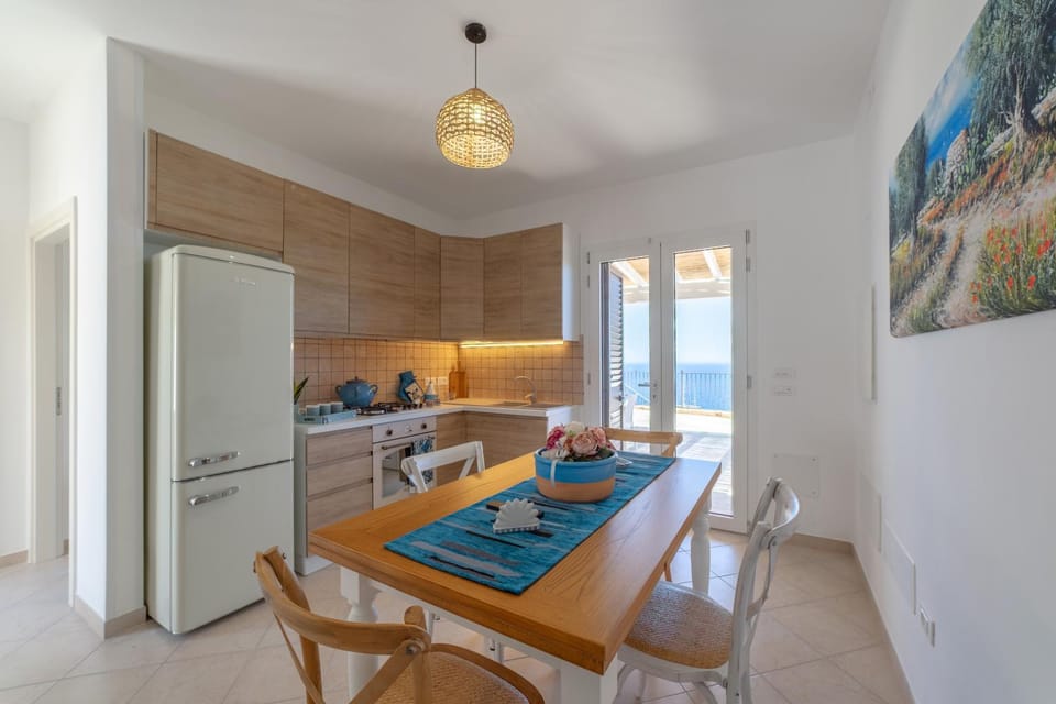 Kitchen or kitchenette, Living room, Dining area, oven