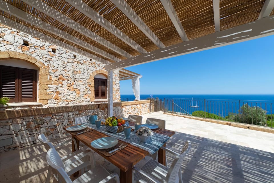 Patio, Natural landscape, View (from property/room), Balcony/Terrace, Dining area, Sea view