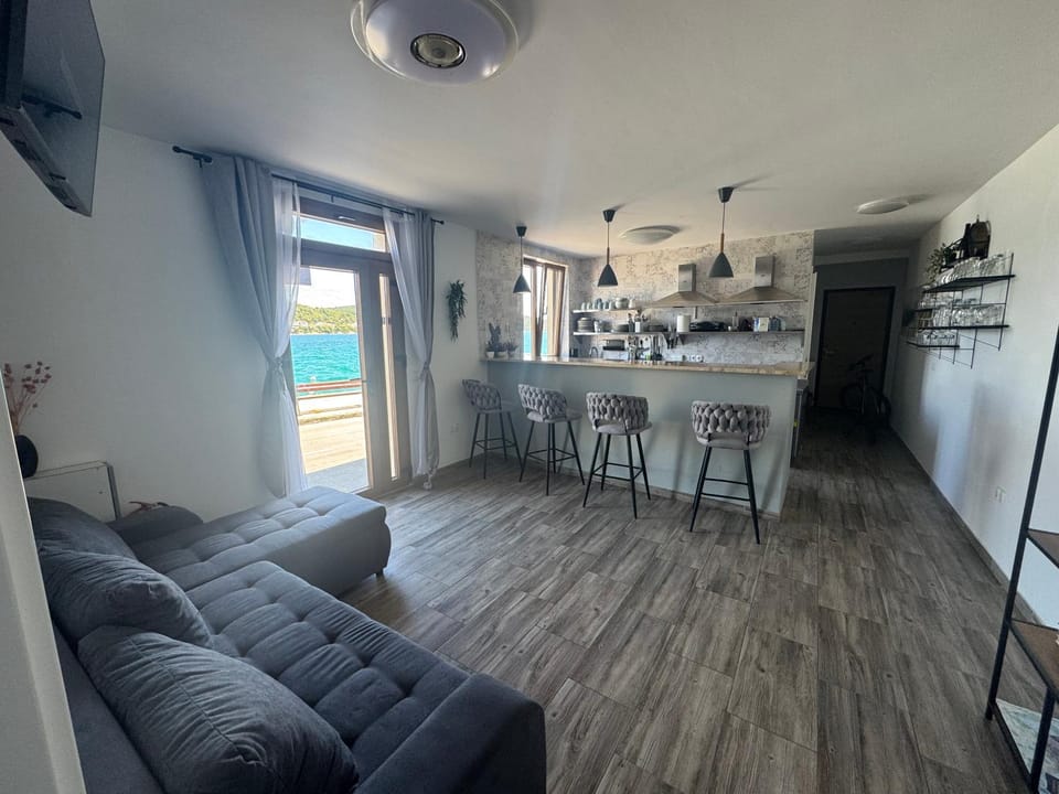 APARTMENTS Suzy Apartment in Tisno