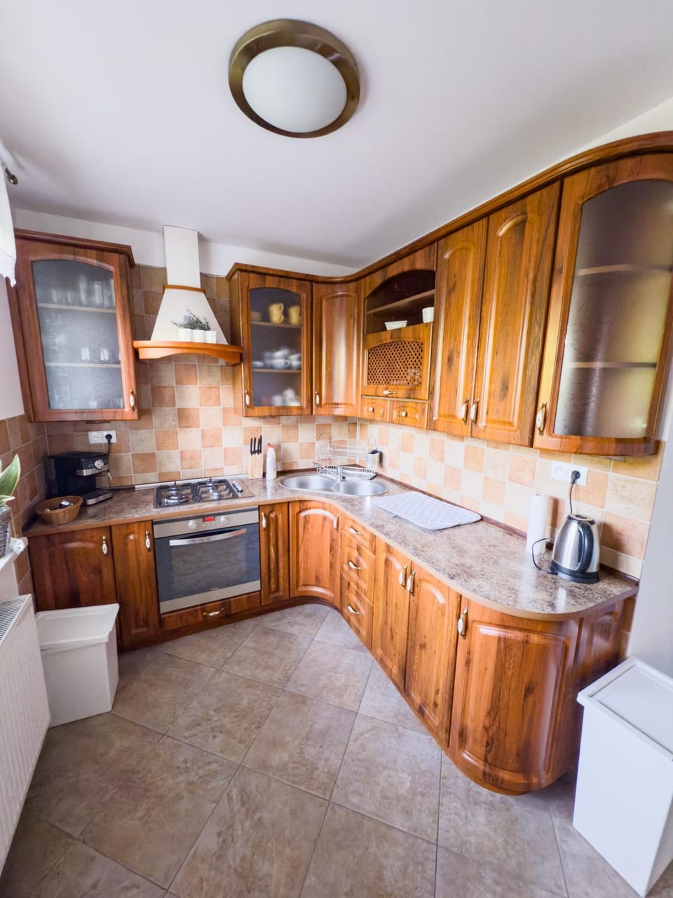 Kitchen or kitchenette, Communal kitchen, microwave, stove, kitchen