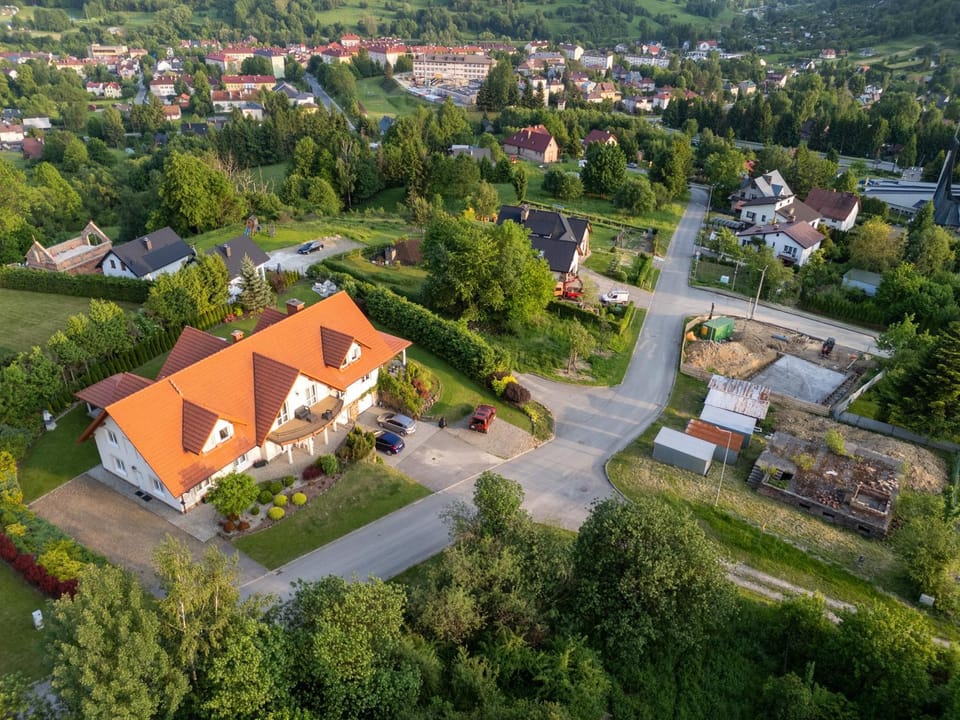 Property building, Day, Neighbourhood, Bird's eye view, City view, Mountain view, Street view