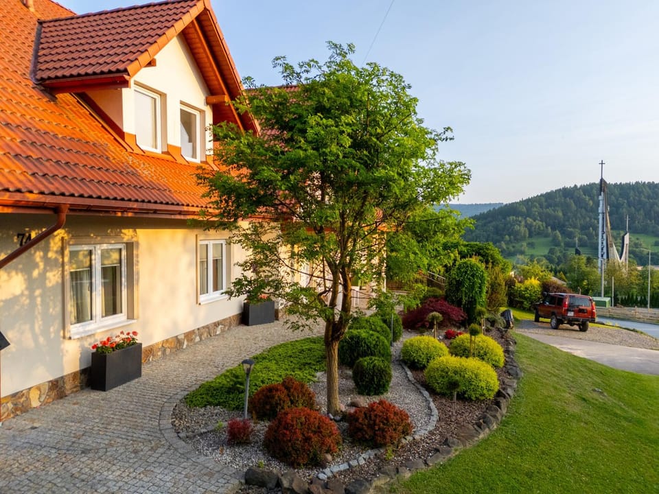 Property building, Day, Street view