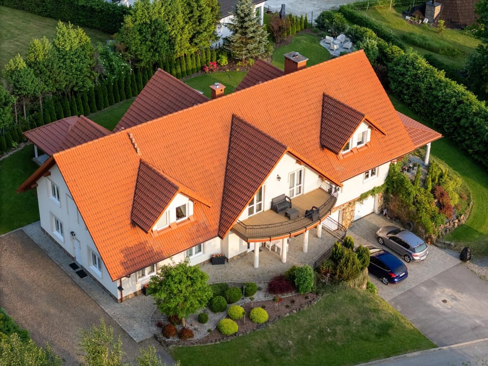 Property building, Day, Neighbourhood, Bird's eye view, Parking
