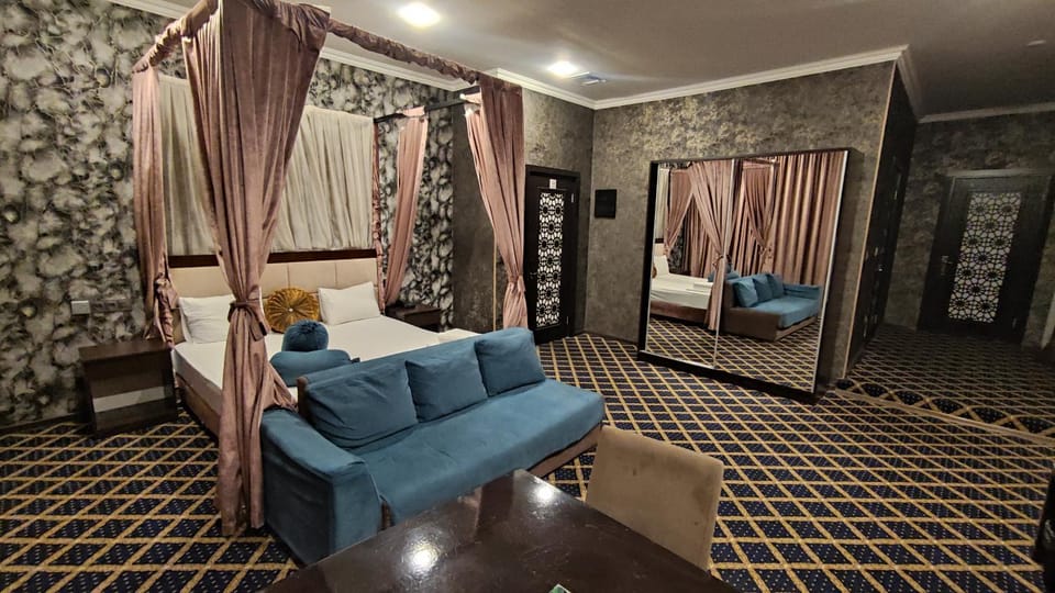 Bed, Living room, Photo of the whole room, Seating area, Bedroom