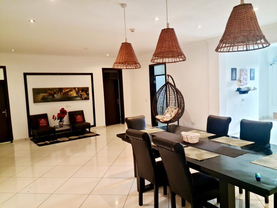 Seating area, Dining area
