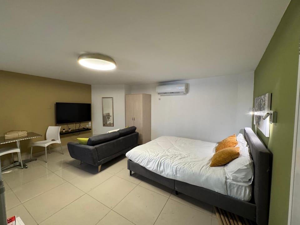Bed, Living room, Photo of the whole room, towels, air conditioner