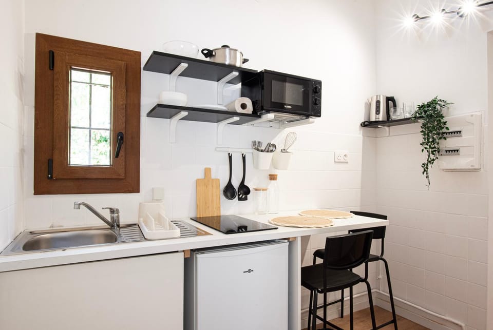 Kitchen or kitchenette, stove
