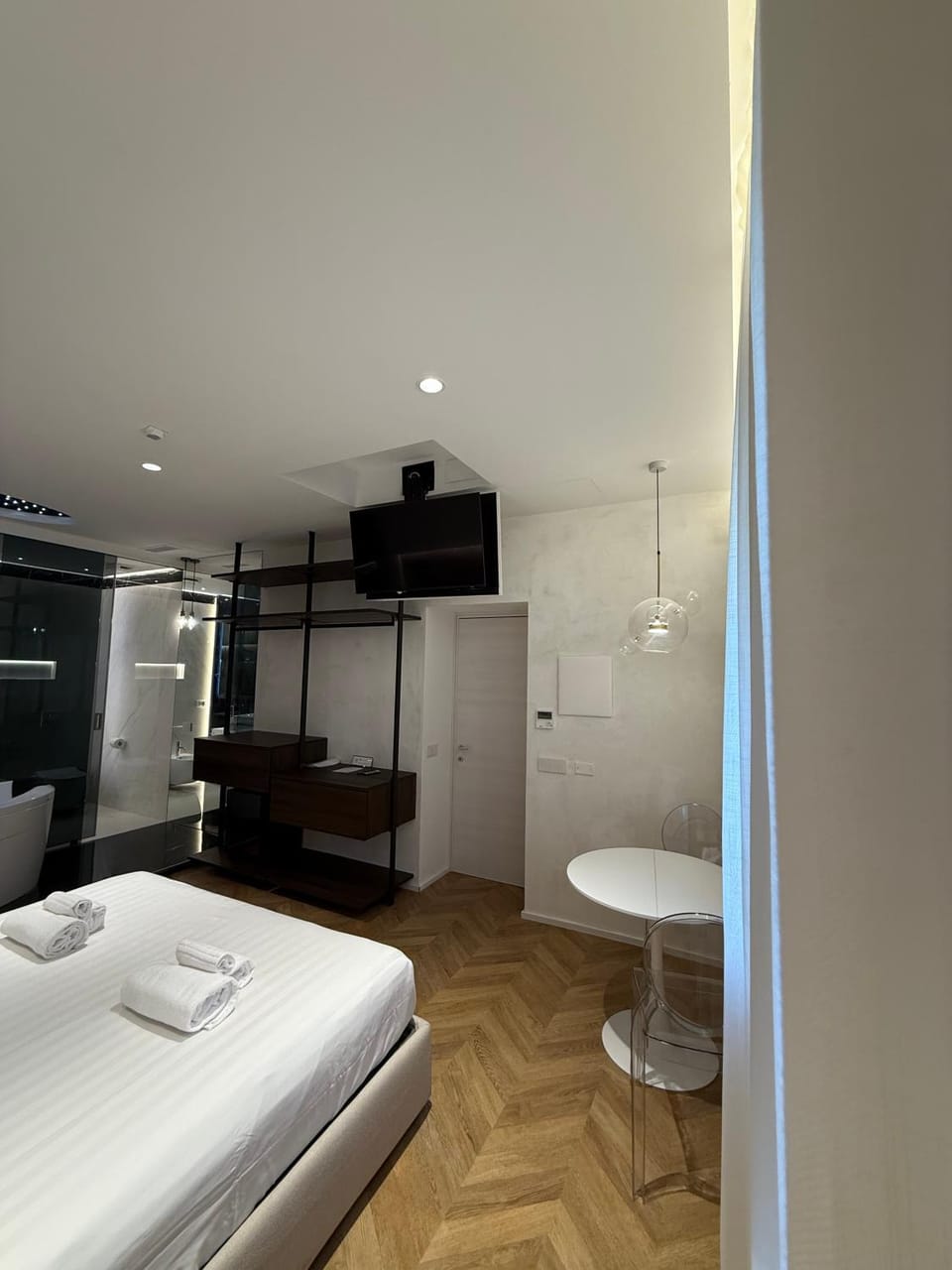 Bed, TV and multimedia, Photo of the whole room, Bedroom, wardrobe