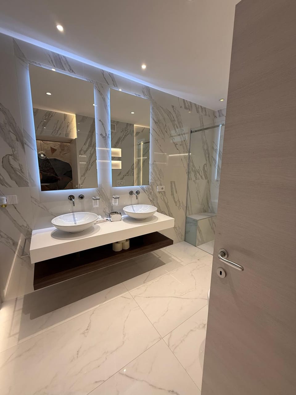 Shower, Bathroom, towels