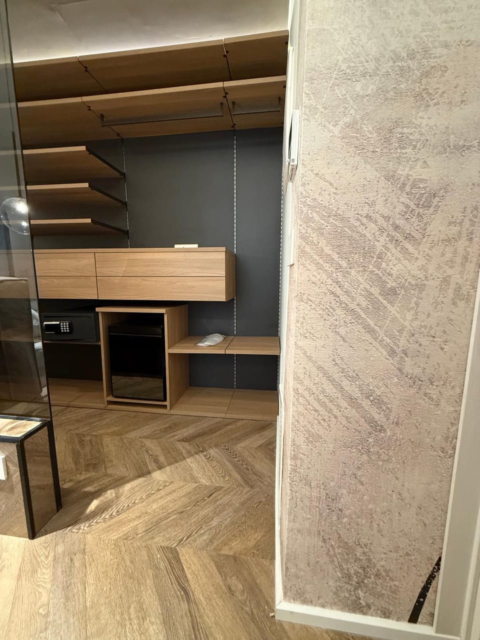 minibar, safe, wardrobe