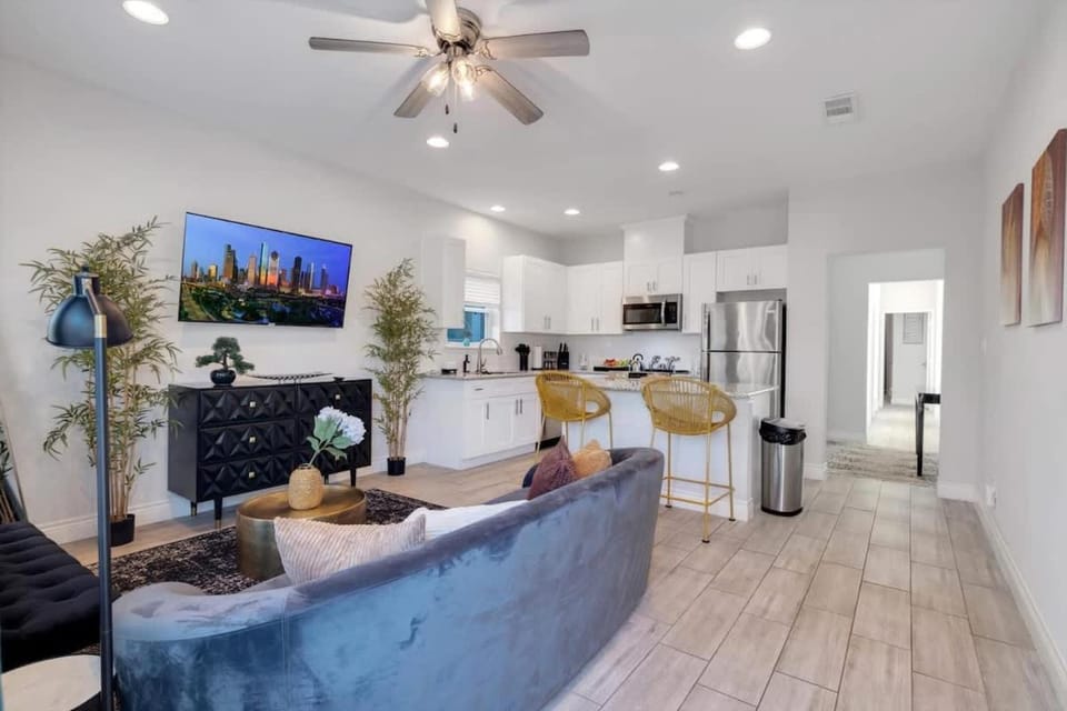 Houston Metro Loft Near Downtown and NRG House in Houston