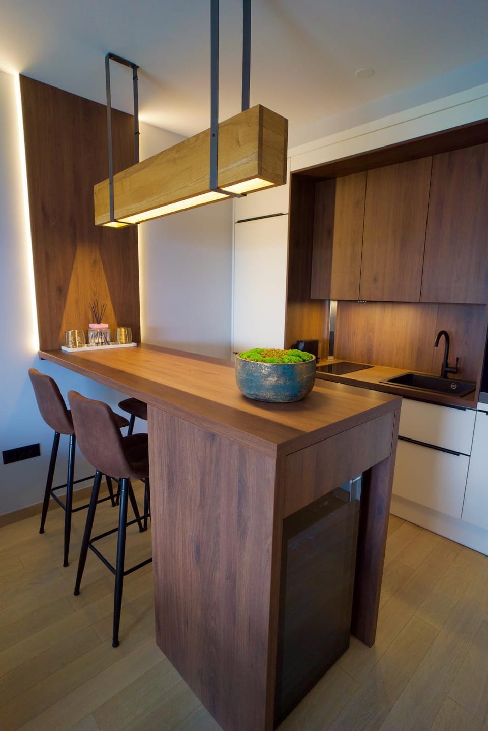 Kitchen or kitchenette, Dining area, oven, stove