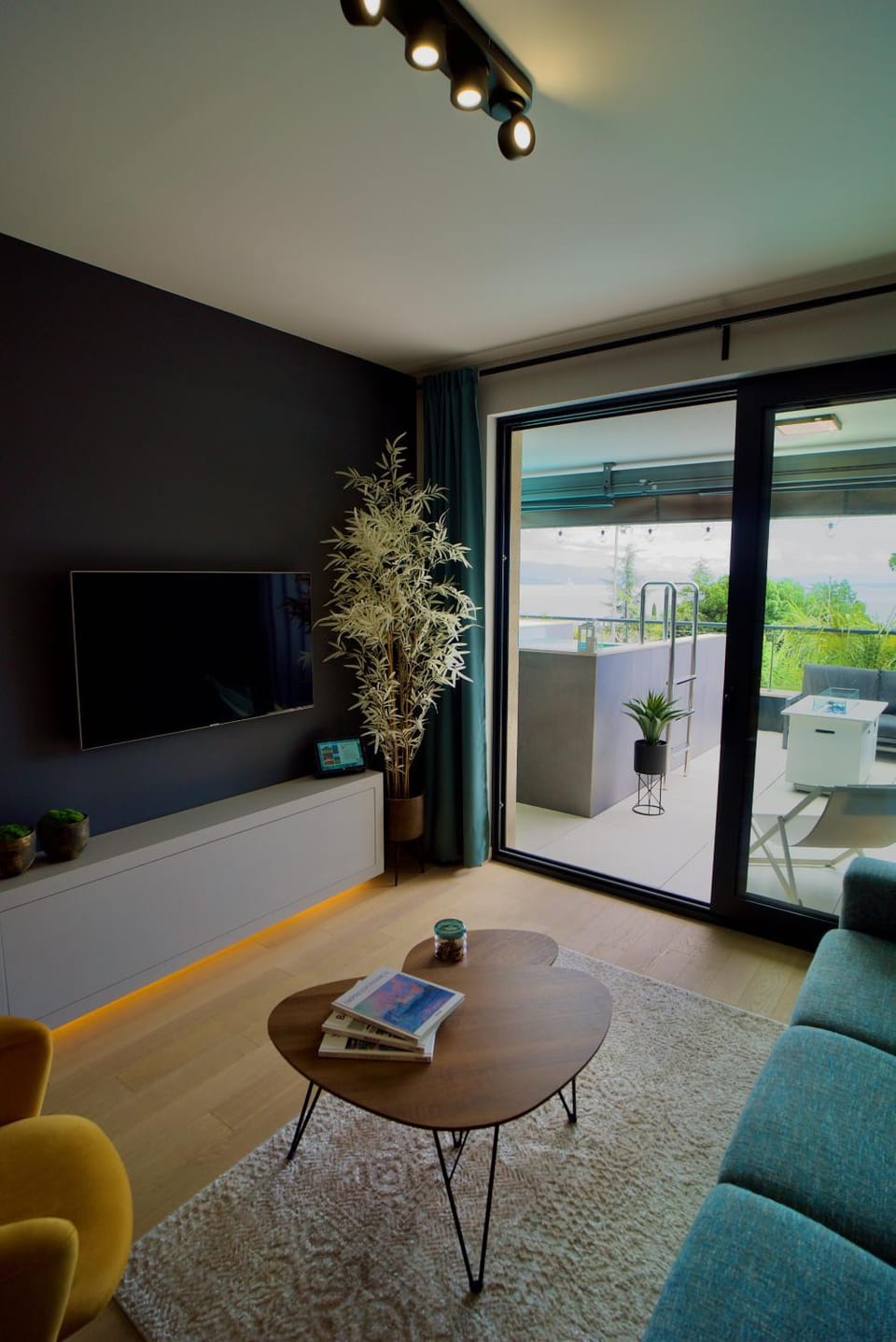 TV and multimedia, Balcony/Terrace, Living room, Seating area, Evening entertainment, Swimming pool