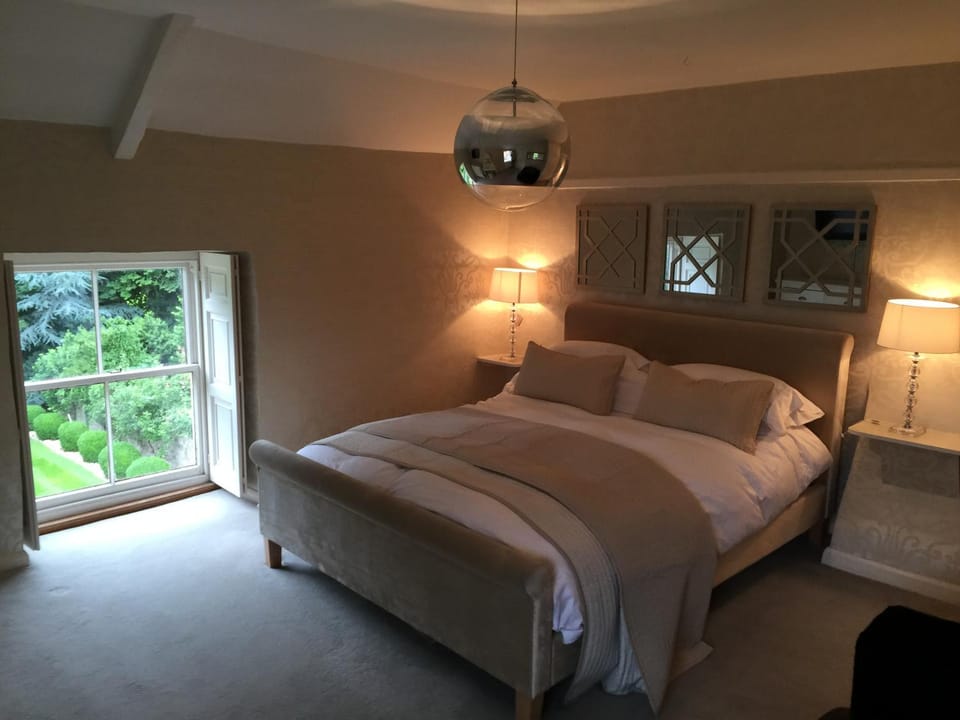 Property building, Bed, Garden view