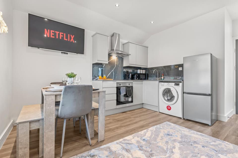 Communal lounge/ TV room, TV and multimedia, Kitchen or kitchenette, Living room, Seating area, Dining area, Evening entertainment, dishwasher, fireplace, minibar, oven, pet friendly, stove, toaster, washing machine, dryer