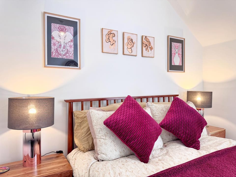 Eden Gateway full equipment brand new bright and modern En-suite Double bedroom - room 3 near city centre Vacation rental in Birmingham