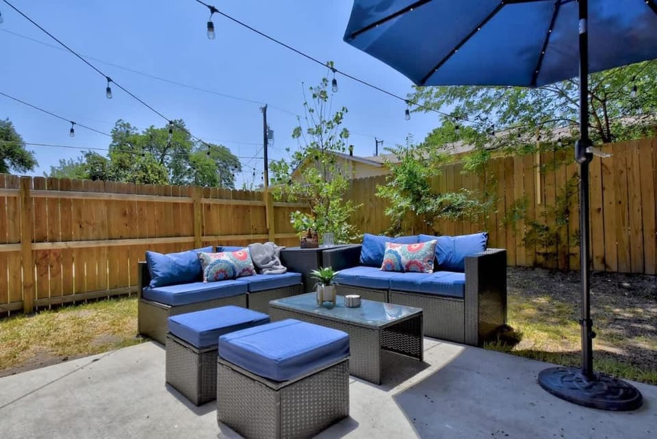The Blue Lemon Haven House in San Antonio