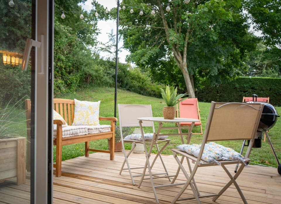 Patio, Garden, Dining area, Garden view, sunbed