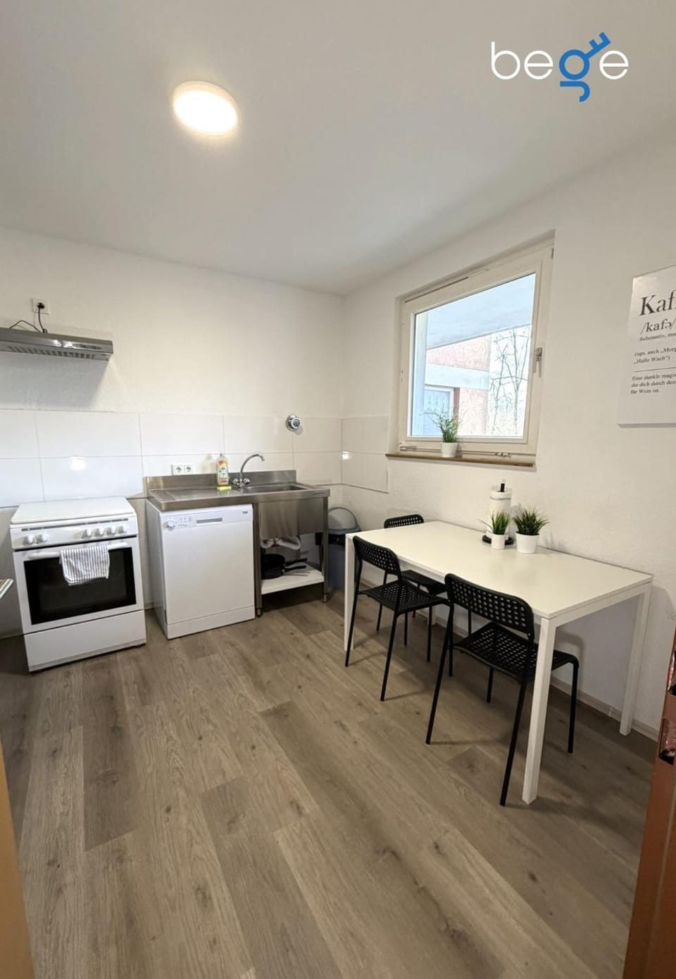 Photo of the whole room, Dining area, kitchen