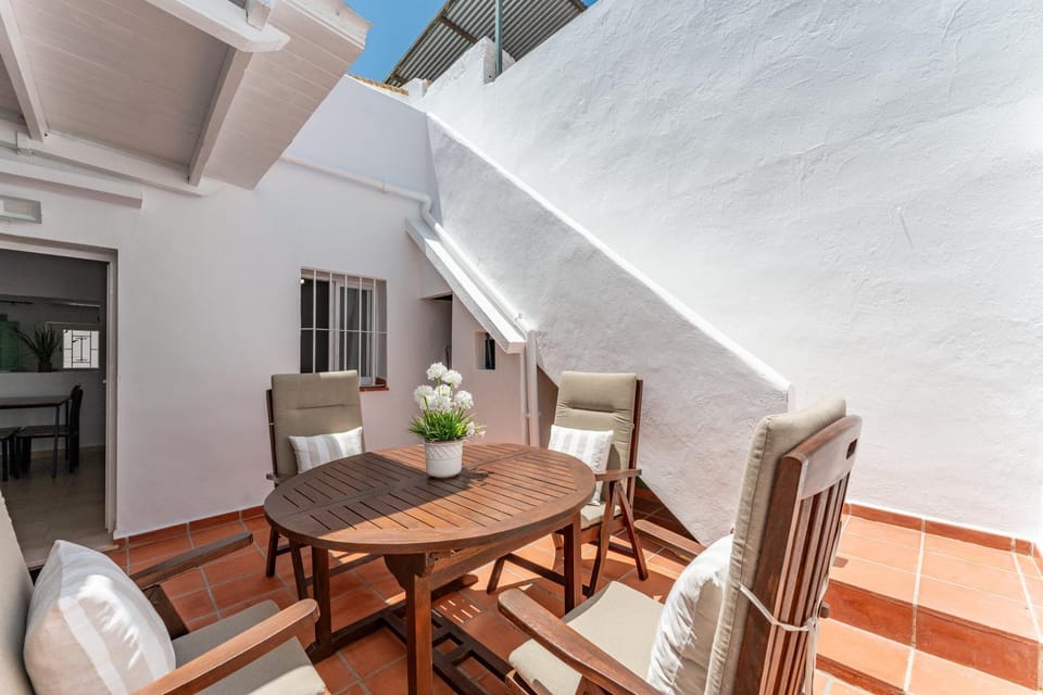 Patio, Day, Balcony/Terrace, Balcony/Terrace, Seating area, Dining area