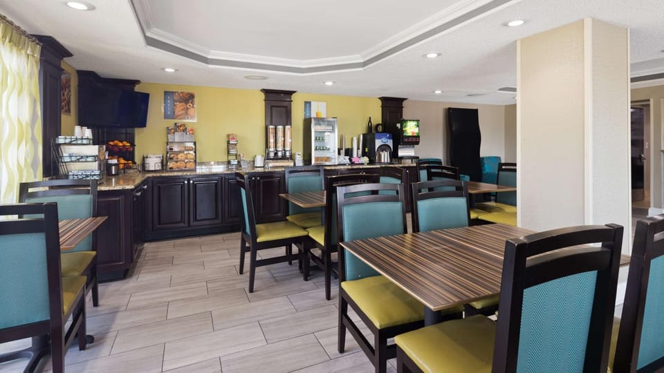 Restaurant/places to eat, Dining area, On site, Breakfast