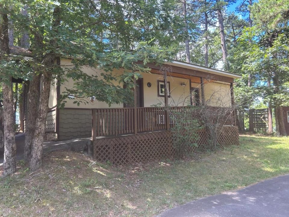 Pine Haven Apartment at Grand Treehouse Resort Apartment in Eureka Springs