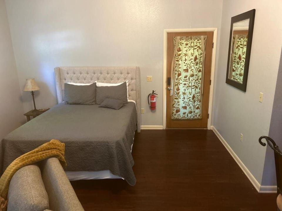 Pine Haven Apartment at Grand Treehouse Resort Apartment in Eureka Springs