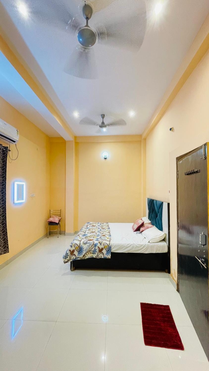 KIARSH RESIDENCY HOME Stay Bed and Breakfast in Varanasi