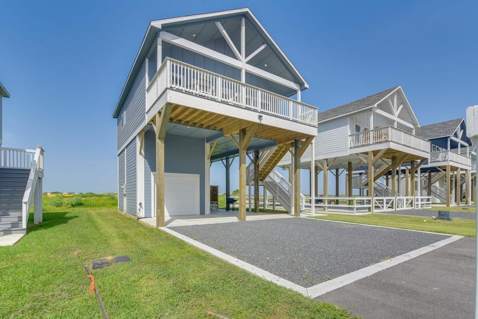 Pool Access, Deck + Patio: Bolivar Peninsula Gem House in Bolivar Peninsula