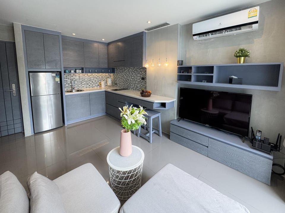 Amazing 1Bdr Kamala City Gate 3 Pools, Coworking Apartment in Kamala