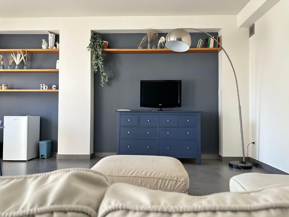 Communal lounge/ TV room, TV and multimedia, Seating area, Evening entertainment